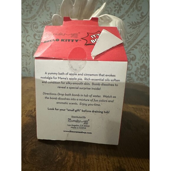 2 PCs The Creme Shop Hello Kitty Bath bomb "It’s Bomb" Limited Edition Cutie - Picture 3 of 3